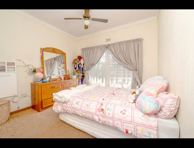 5 BEDROOM HOUSE FOR SALE IN FONTAINEBLEAU